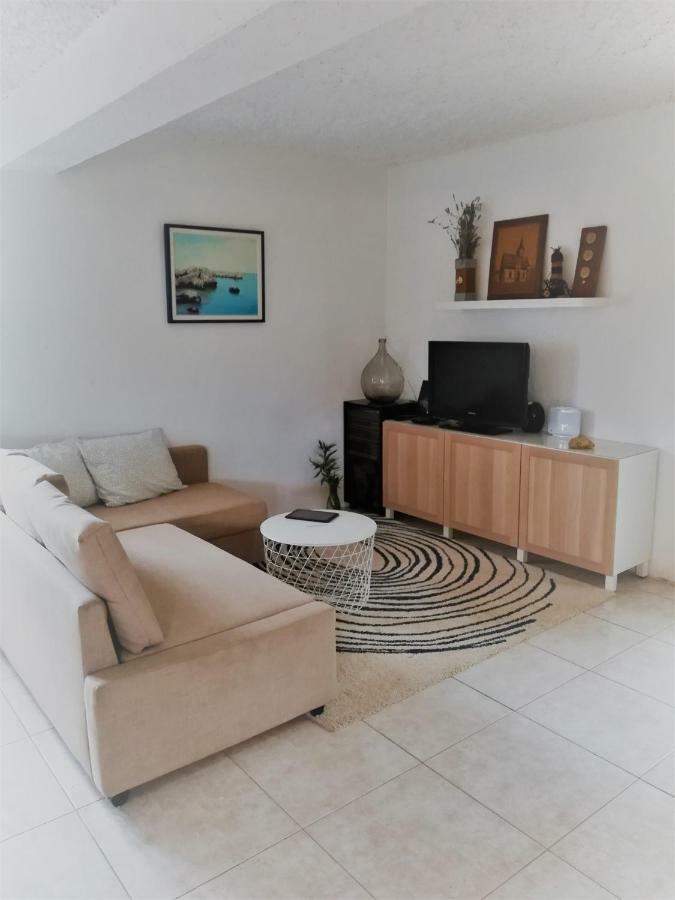 House For Rent Paola Villa Ražanac Eksteriør bilde